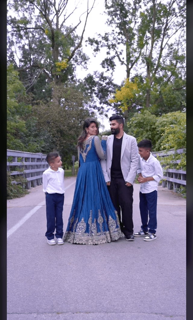 Family Stroll π¨βπ©βπ¦βπ¦