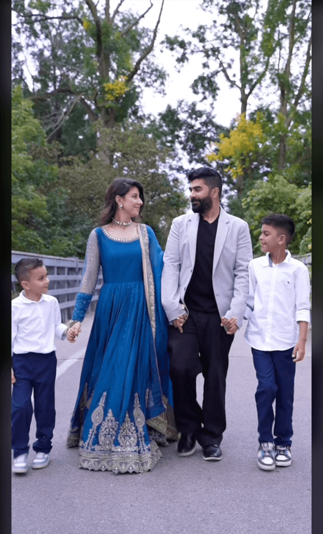 Family Stroll π¨βπ©βπ¦βπ¦_1