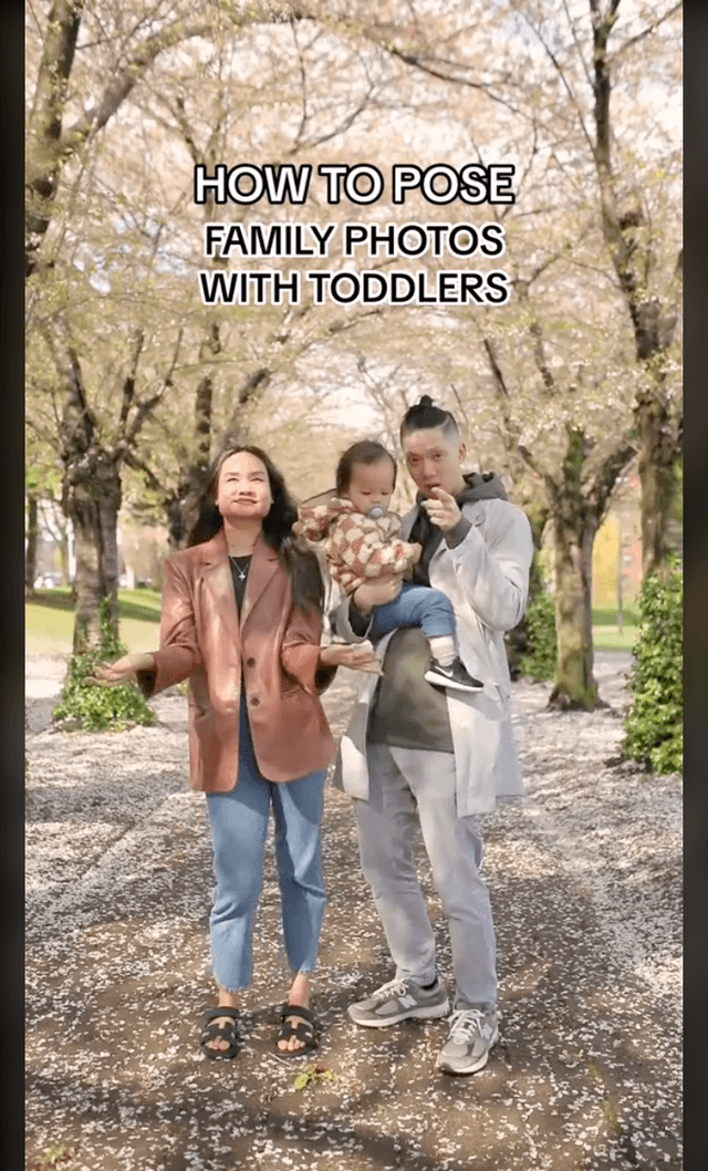 HOW TO POSE FAMILY PHOTOS WITH TODDLERS