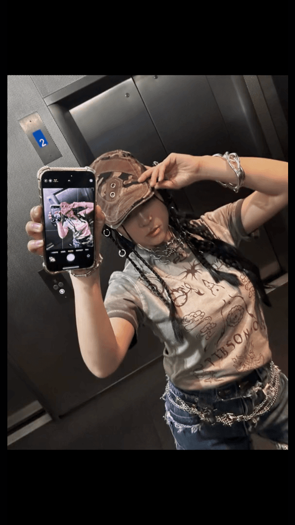 Elevator Pose π€³