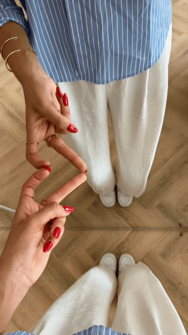 Framed Fingers βοΈ