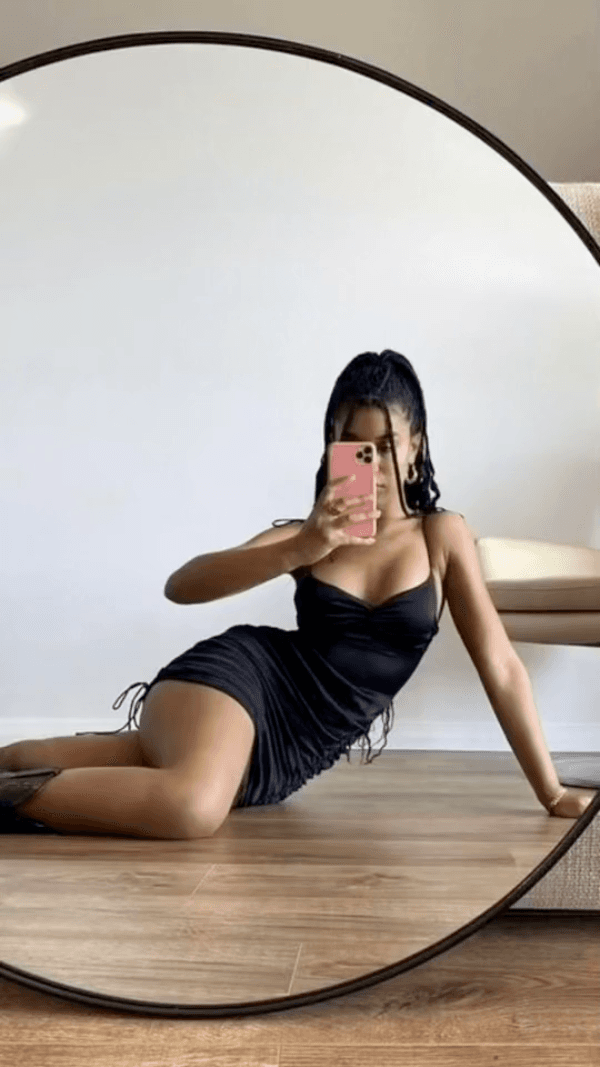 Mirror Pose Queen π