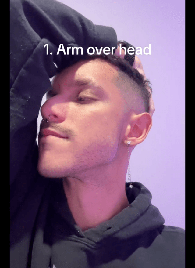 Arm over head โจ