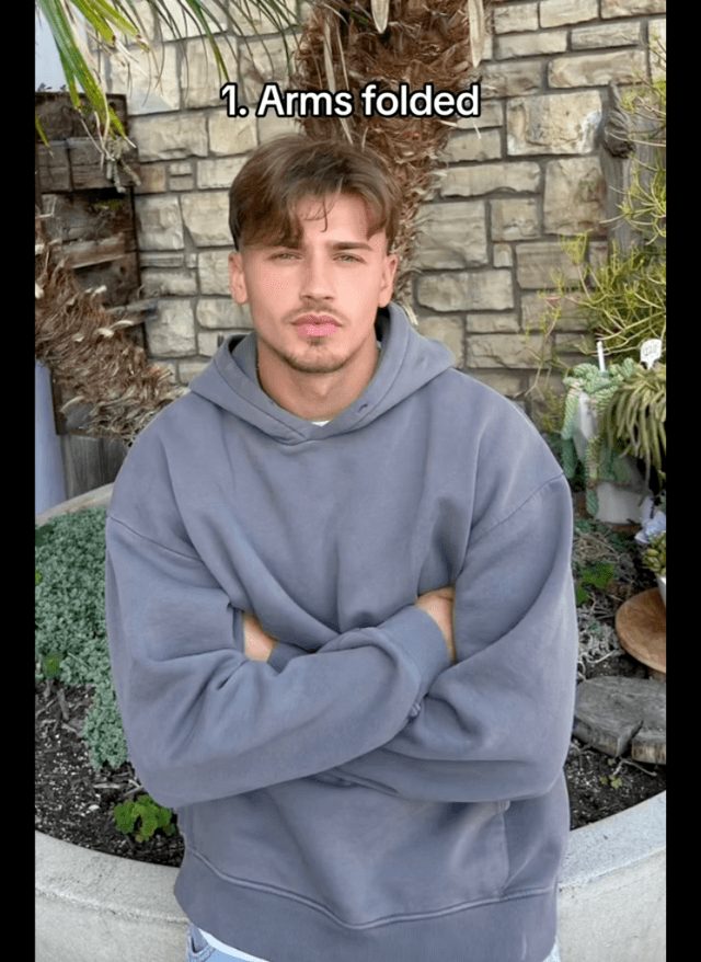 Arms folded ๐ช
