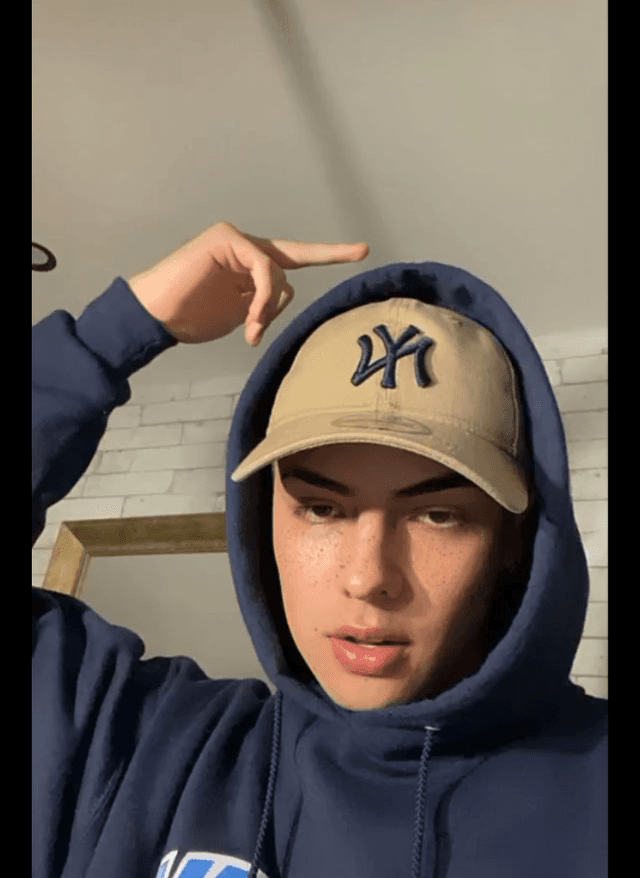 Freckles_Magic ๐งขโจ