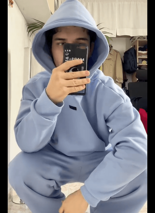 Hoodie Hideout ๐ธ